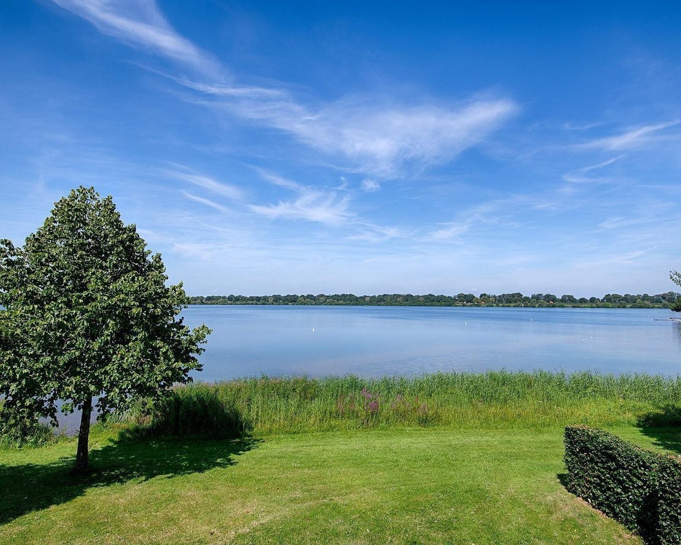 Uitzicht over het meer bij Resort Boschmolenplas